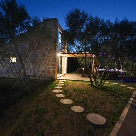 House Stone House With Jacuzzi