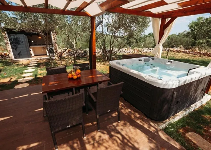 House Stone House With Jacuzzi Nyaraló
