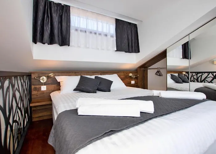 House Stone House With Jacuzzi Lukoran