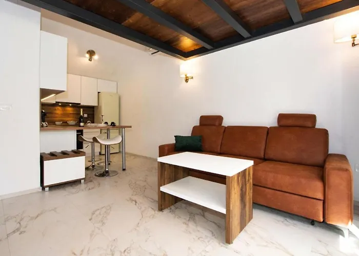 House Stone House With Jacuzzi Casa de Férias Lukoran