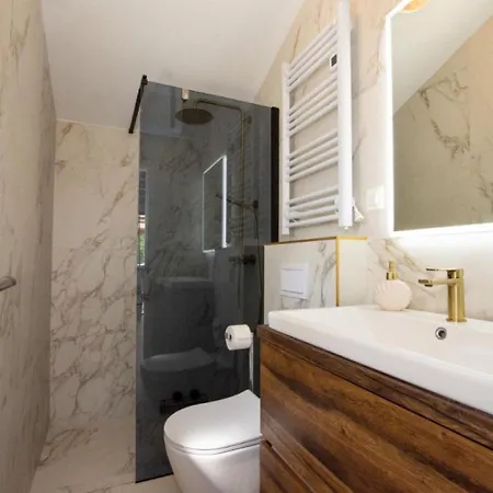 House Stone House With Jacuzzi Lukoran