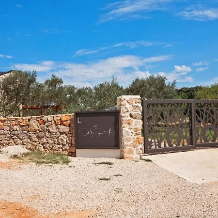 House Stone House With Jacuzzi Semesterbostad