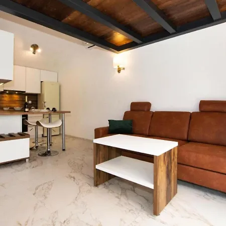 House Stone House With Jacuzzi Semesterbostad Lukoran