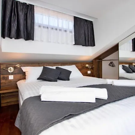 House Stone House With Jacuzzi Lukoran