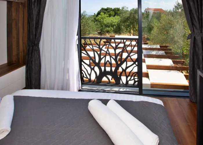 Feriehus House Stone House With Jacuzzi