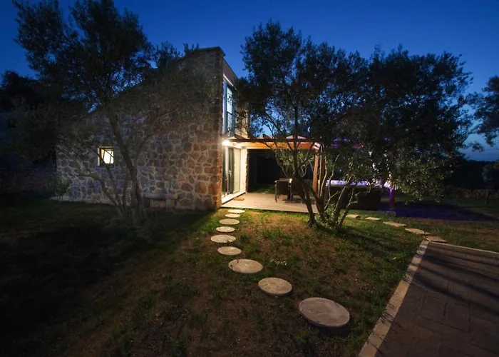 House Stone House With Jacuzzi