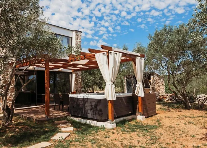 House Stone House With Jacuzzi
